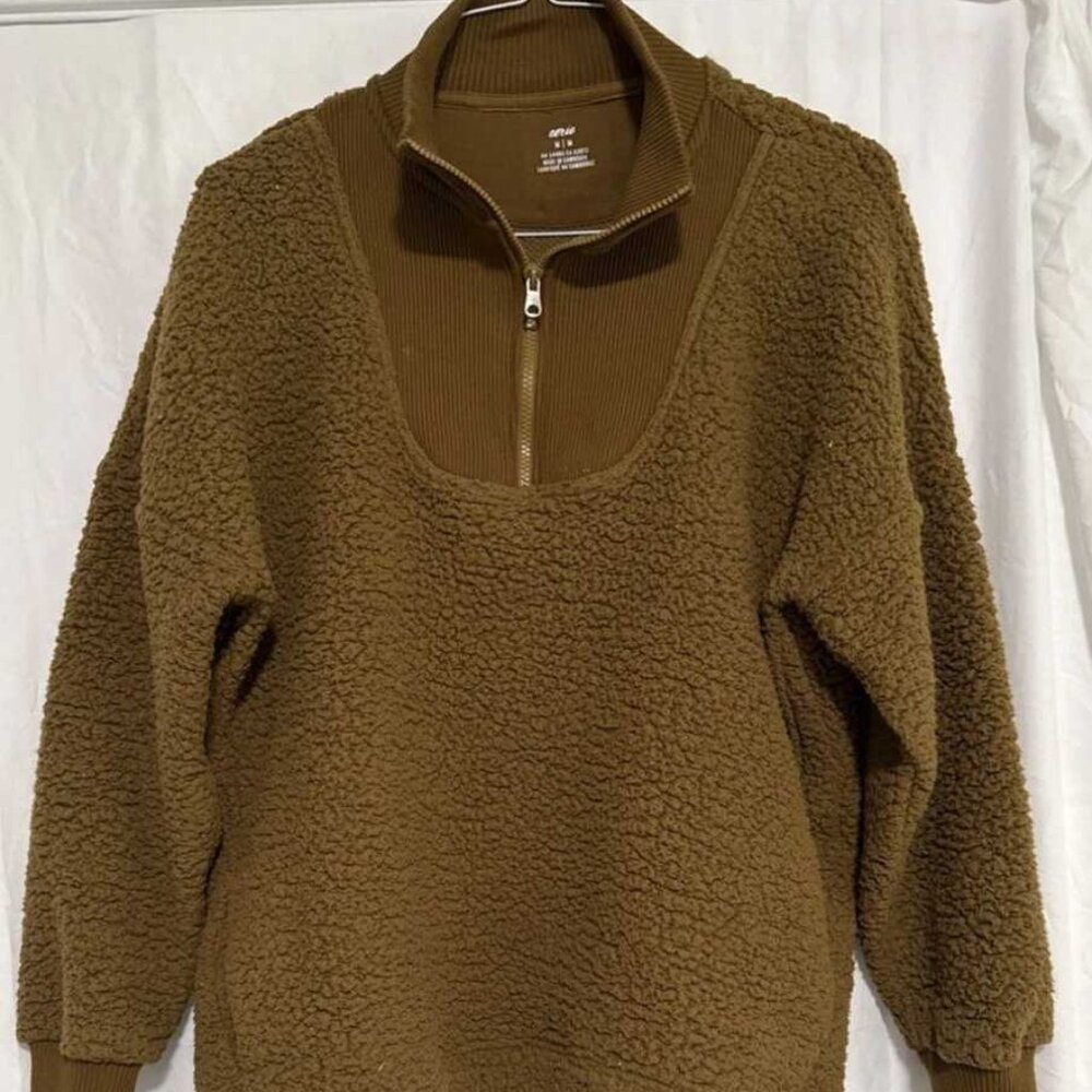 Artie brand, size M, half-zip fleece pullover.
